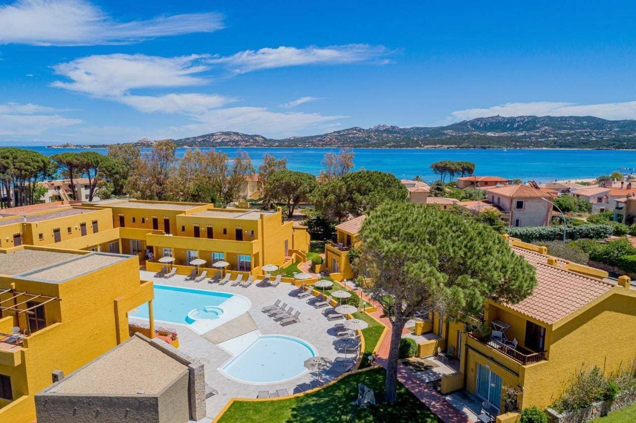 Blu Hotel Laconia Village 1