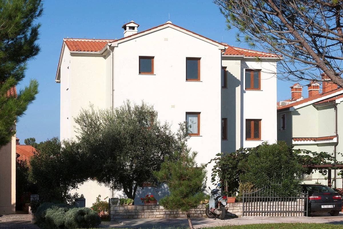 Beakovic No.2 mit Balkon 1