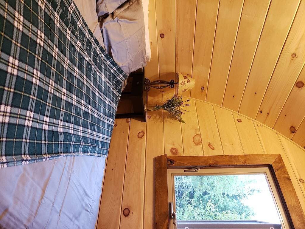 Foto 2 von 6: Puffin Pod Hike-In Sleeping Pod at Sally's Brook Off-Grid Luxury Cabins