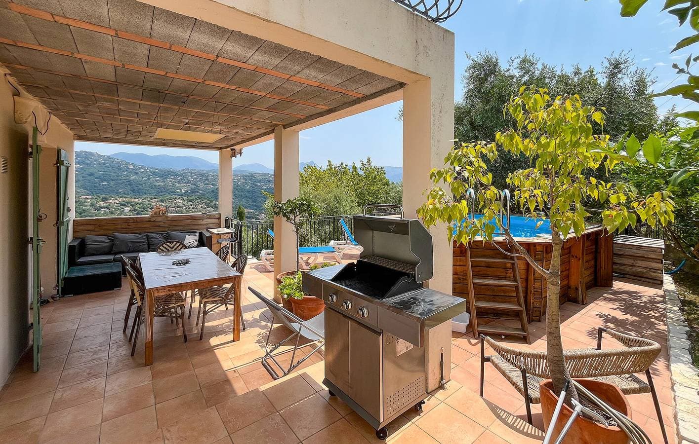 Foto 3 von 22: Reizende Ferienwohnung mit Pool, Terrasse und Sehenswürdigkeiten in der Nähe in Châteauneuf