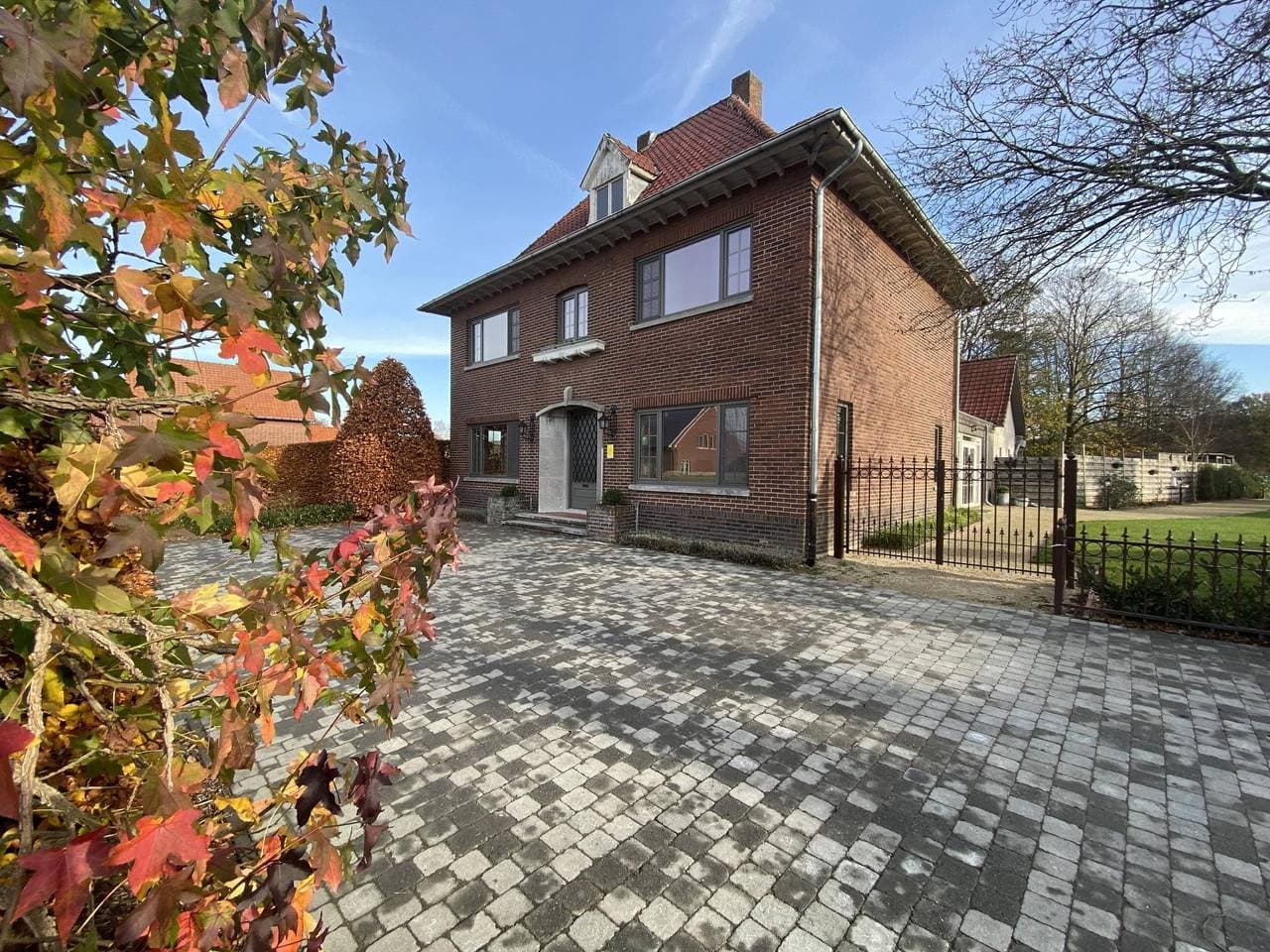 Schönes Landhaus mit großem Garten 1