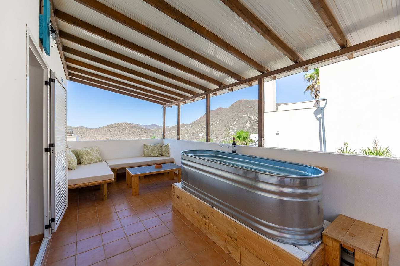 Foto 2 von 35: Ferienhaus 'Rous' mit Meerblick, privatem Pool und WLAN