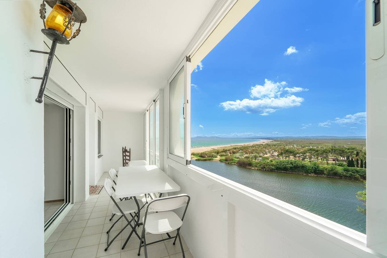 Welcs Apartamento 319 Emp con balcón y vista al ma 1
