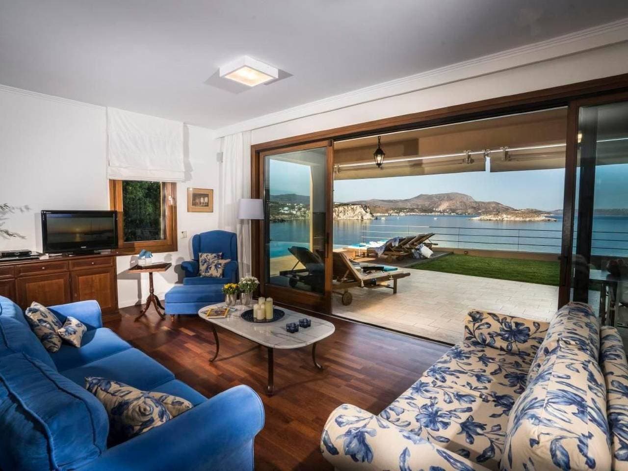 Foto 8 von 29: Anemos Villa Ferienhaus Aussicht Gemütlicher beheizter Pool