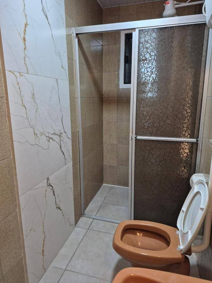 Foto 5 von 23: Economy Quadruple Room with Shared Bathroom