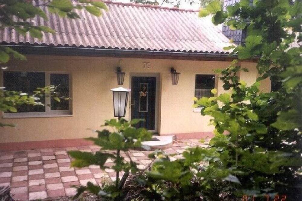 Freistehendes Haus in direkter Waldrandlage m. großem Grundstück und 2 Terrassen 1