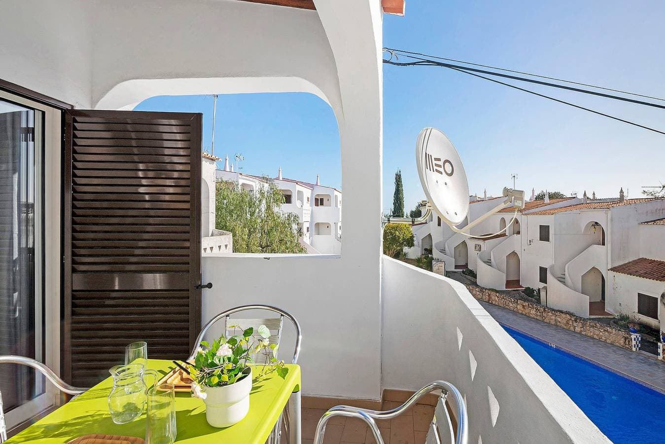 Foto 4 von 26: Apartment 'Moradia Das Gaivotas 6' mit Gemeinschaftspool, Garten und Balkon