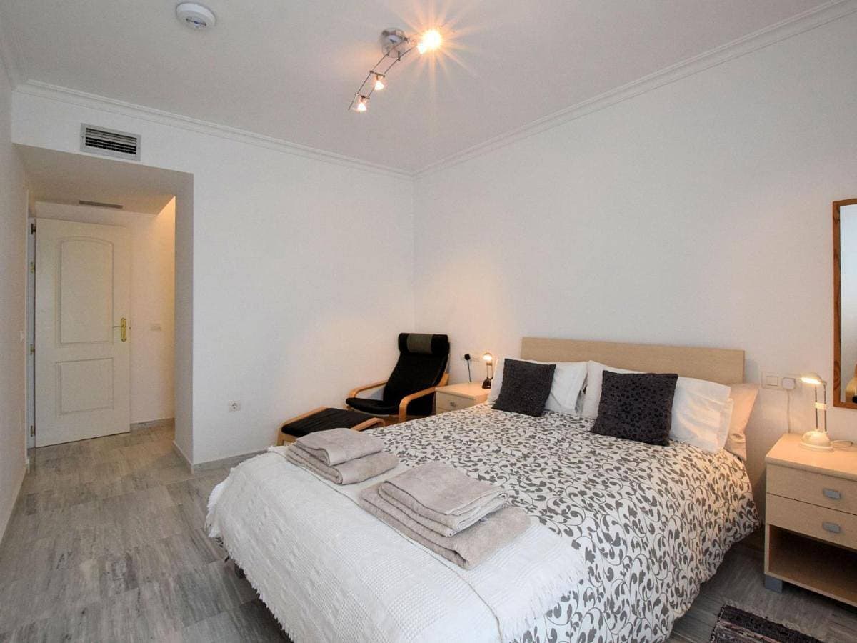 Foto 4 von 39: Two-Bedroom Apartment