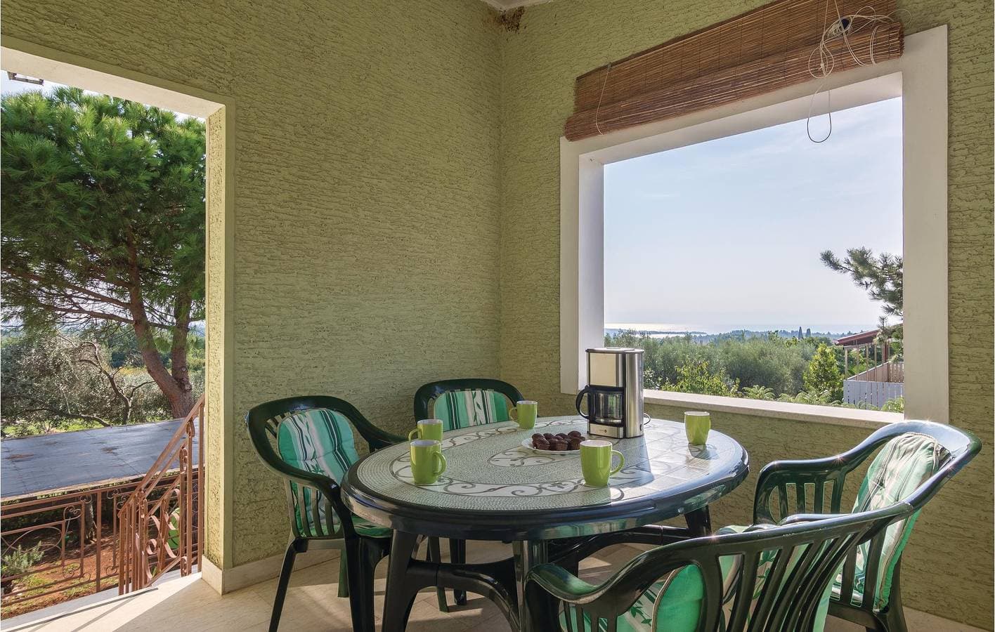 Foto 9 von 37: Urlaub am Meer: Gemütliche Ferienwohnung mit Aussicht, WLAN und Terrasse