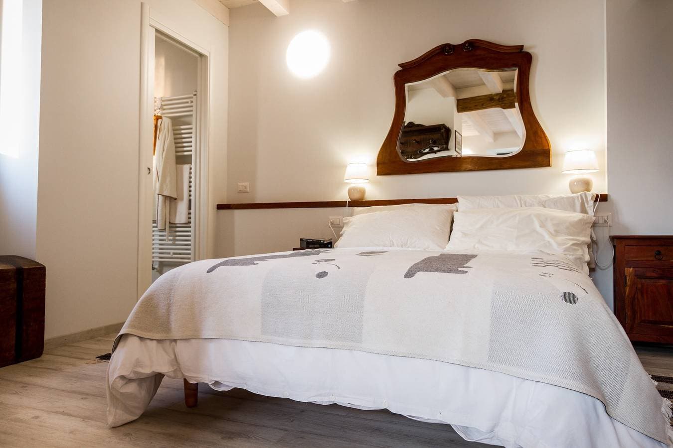 Foto 5 von 28: Ferienwohnung 'Appartamento Panoramico Como' mit Seeblick, WLAN und Klimaanlage