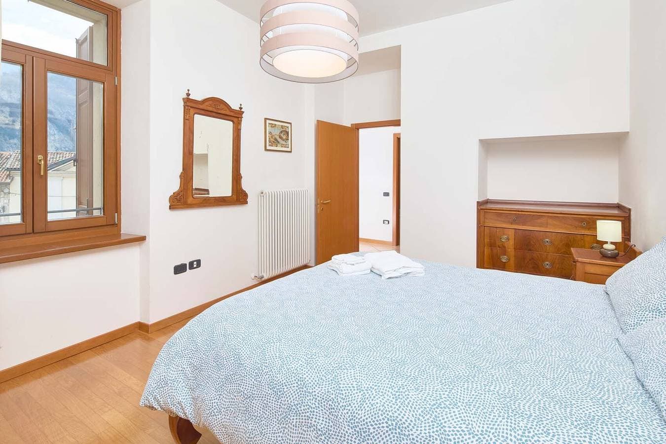 Foto 6 von 45: Ferienwohnung "Appartamento Ania Vista Castello" mit Bergblick und Terrasse