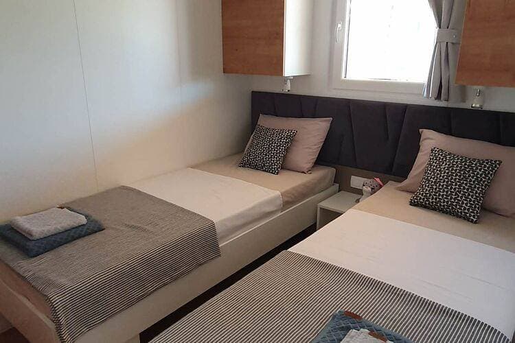 Foto 11 von 35: Mobile Homes Karlo & Dino - Two Bedroom Mobile Home with Terrace