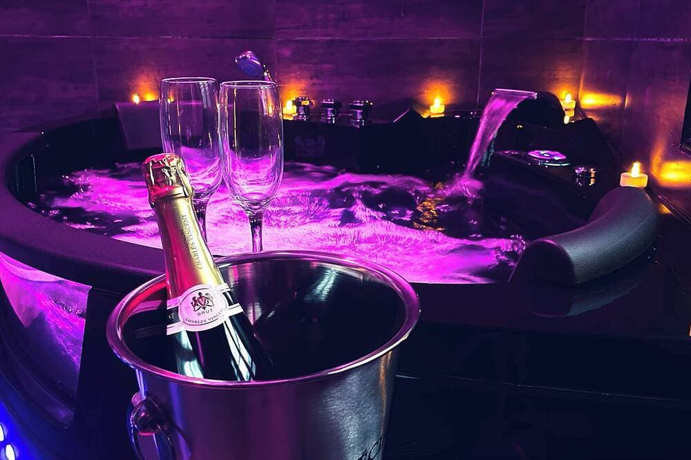Foto 10 von 10: Love Room Le Chalet / Jacuzzi / Sauna