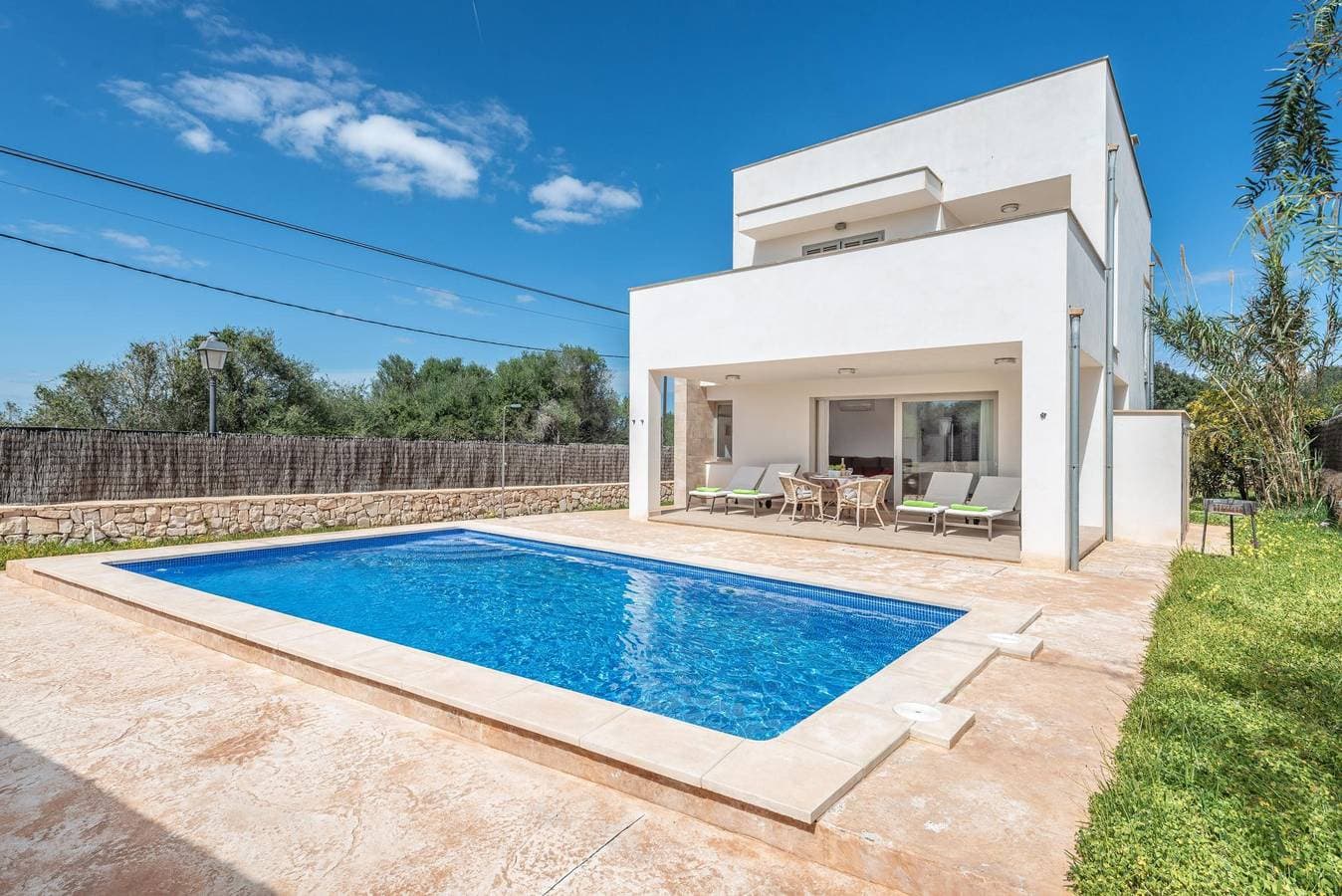 Foto 2 von 41: Garlanda 1 - Moderne Villa mit privatem Pool in der Nähe eines paradiesischen Strandes. Wifi gibt es gratis.