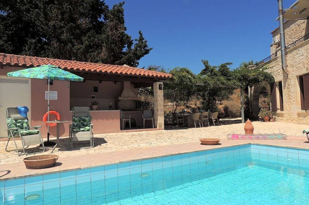 Foto 11 von 30: Beautiful Stone Villa With Peaceful Setting, Private Pool and Lovely sea Views
