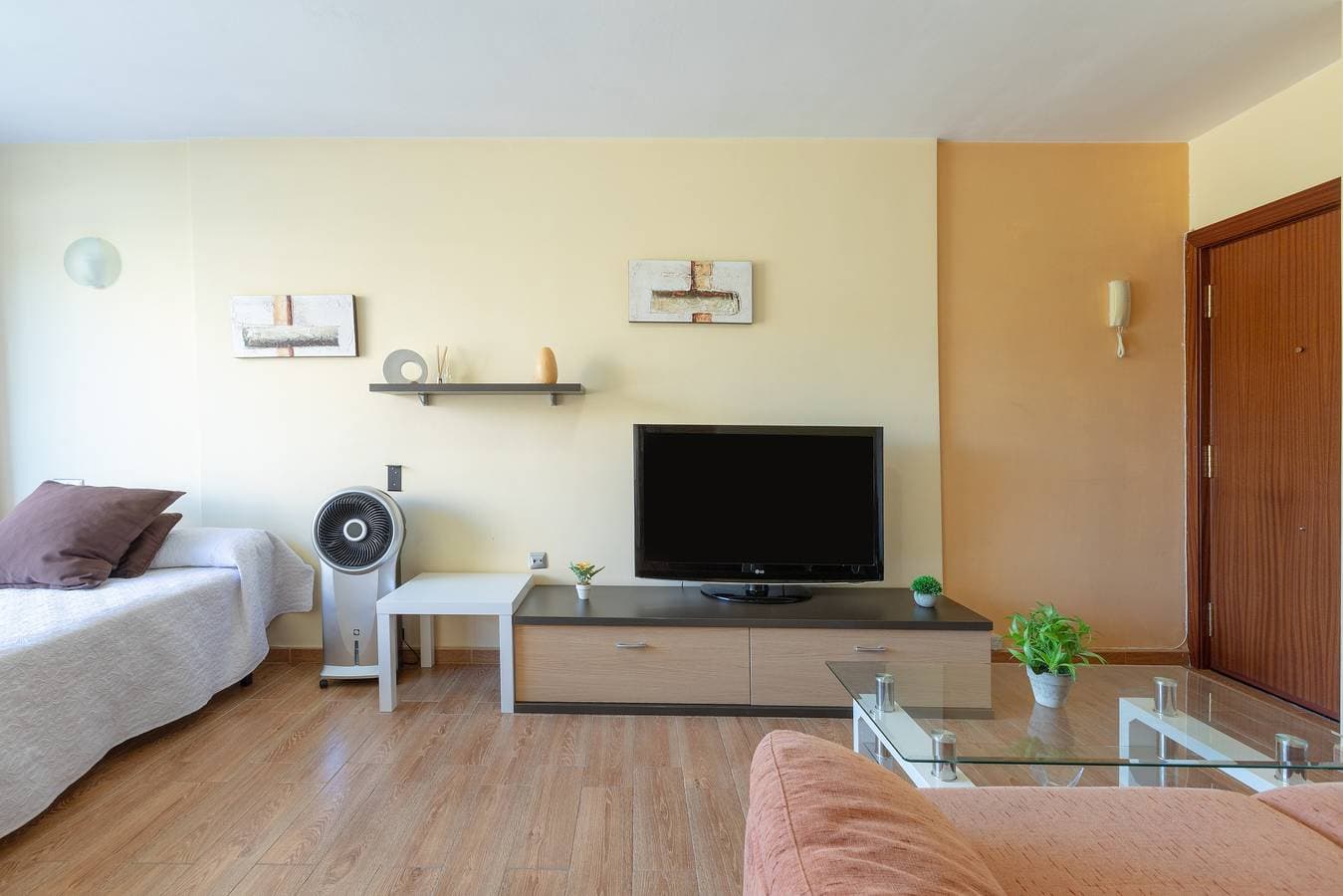 Foto 9 von 22: Einzimmerapartment 'Torremolinos' mit Gemeinschaftspool, Gemeinschaftsgarten und WLAN