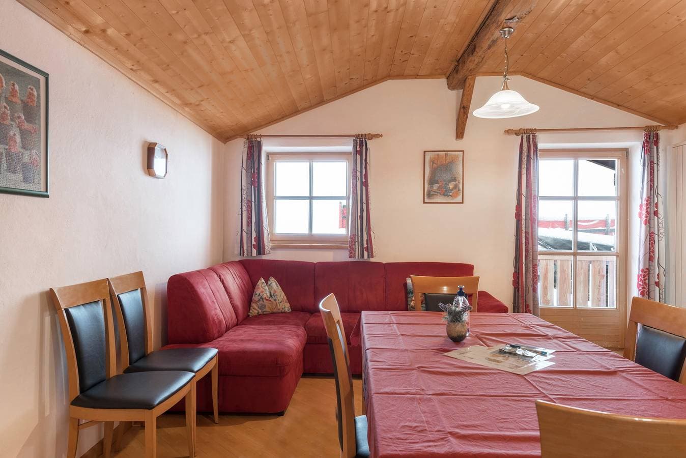 Foto 3 von 25: Ferienwohnung 'Ladinser Hof Reiterstube' mit Bergblick, Gemeinschaftsgarten und WLAN