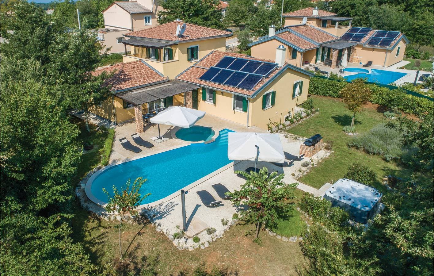 Geräumige 2-Zimmer-Ferienwohnung mit Pool, WLAN, Klimaanlage und Parkplatz 1