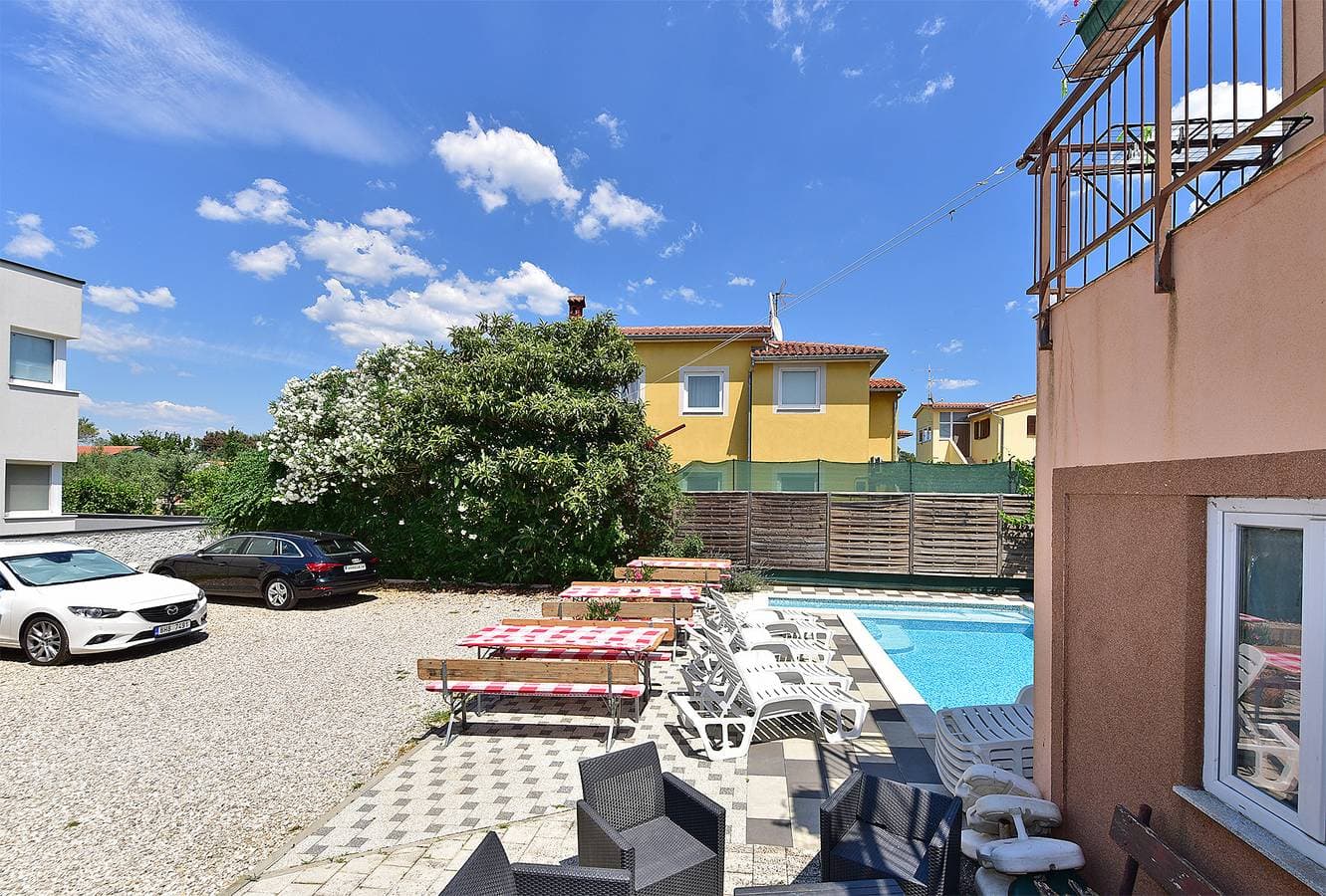 Foto 5 von 42: Ferienwohnung für 4 Personen mit Pool