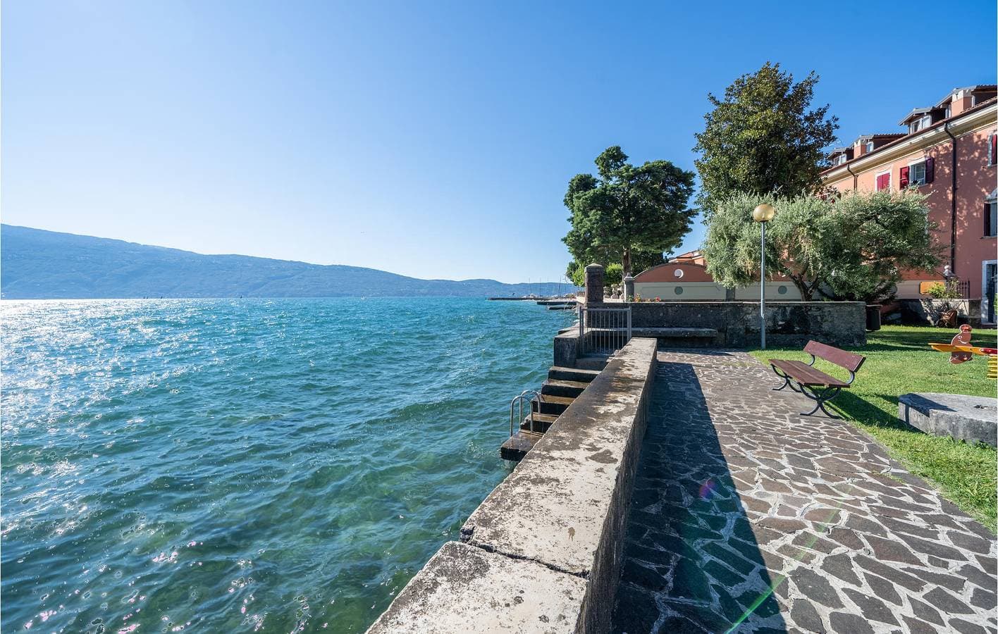 Foto 5 von 28: Wohnung am Meer: 160m² | Park, Küche, WiFi | Gargnano