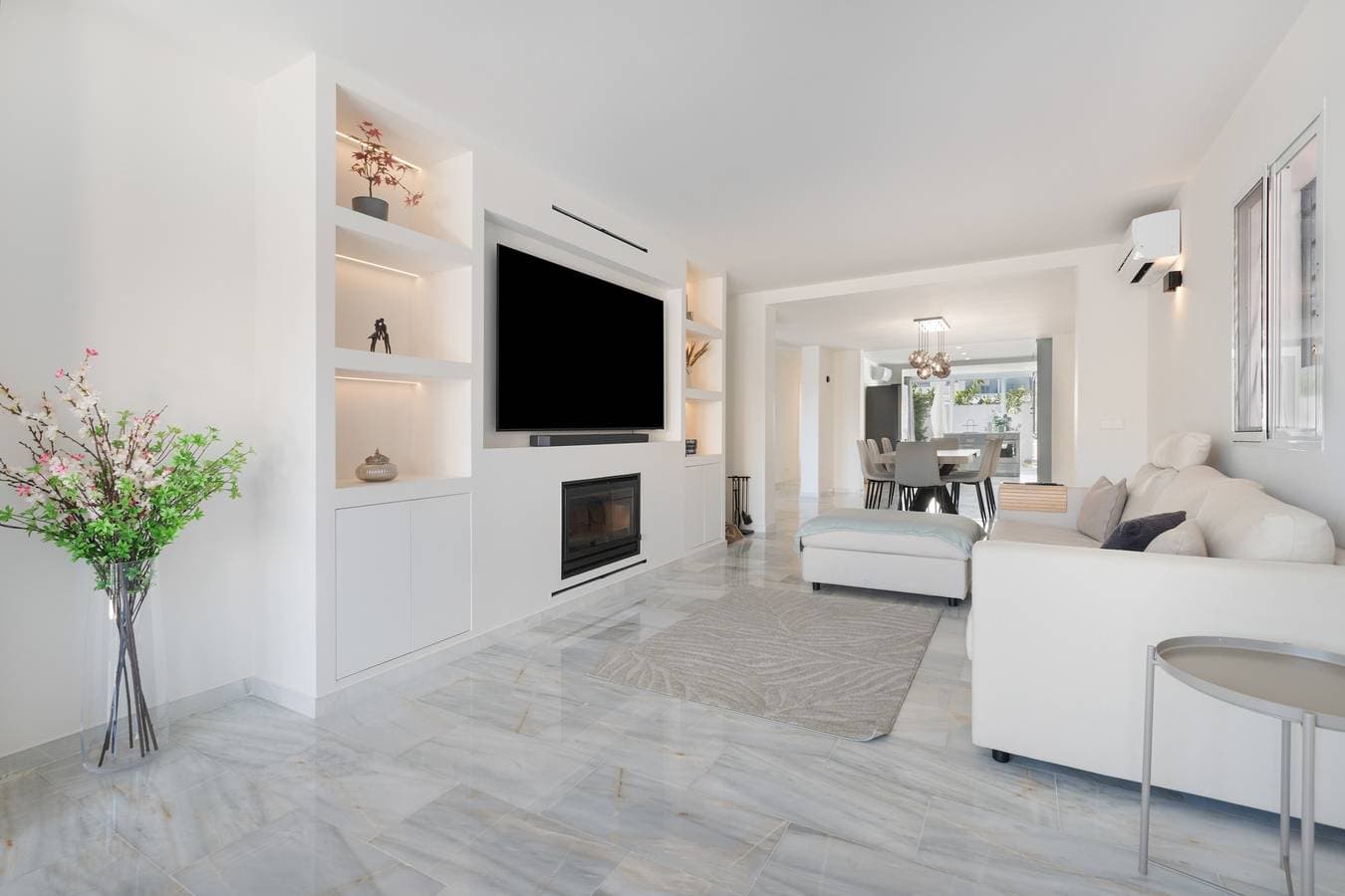 Foto 3 von 45: Ferienhaus 'Luxuriöses und Modernes Familienhaus' mit Privater Terrasse, WLAN und Klimaanlage