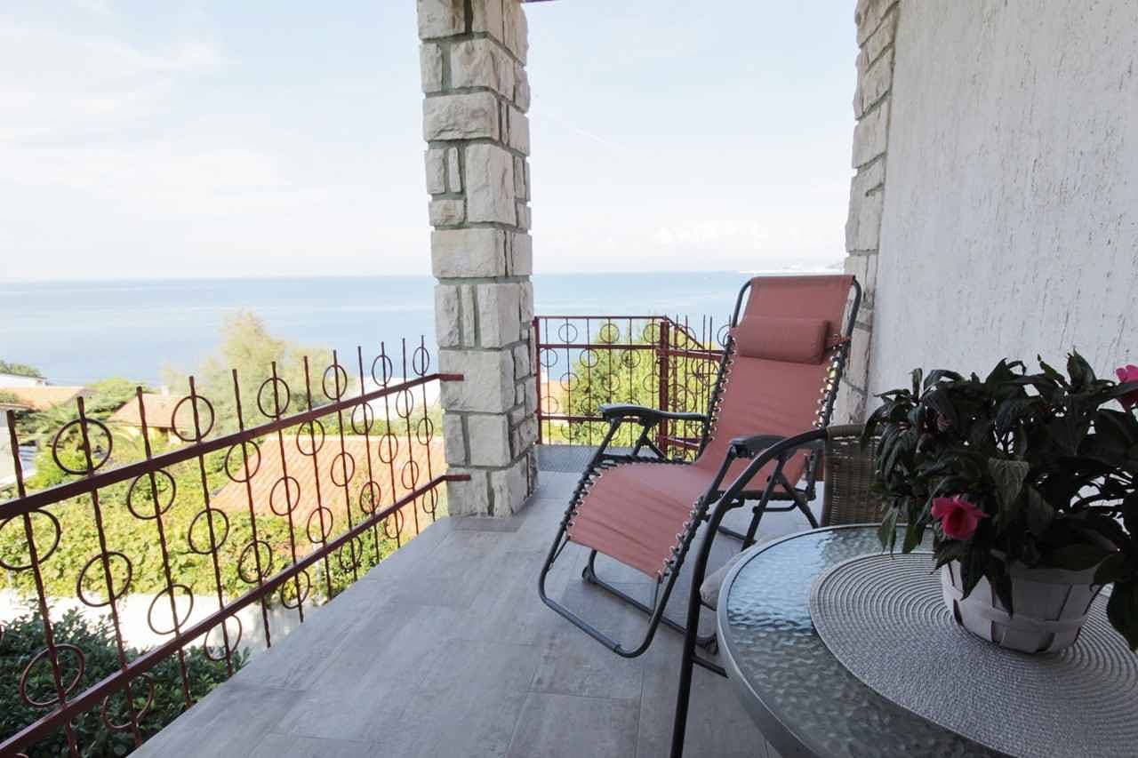 Foto 2 von 29: Ferienwohnung mit Balkon und Meerblick