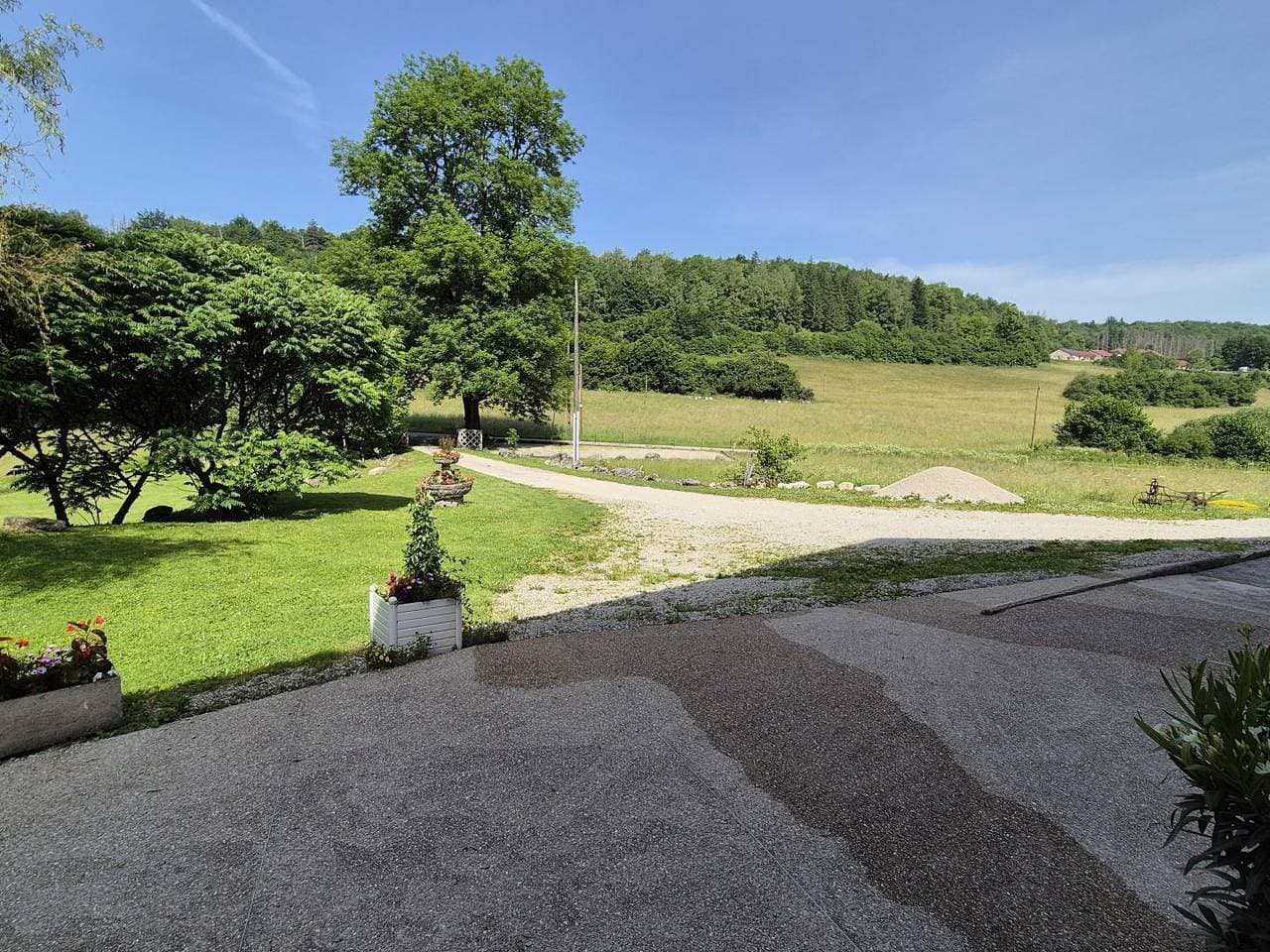 Foto 9 von 20: Gemütliche 90 qm große Wi-Fi Gite mit Garten und Kamin.