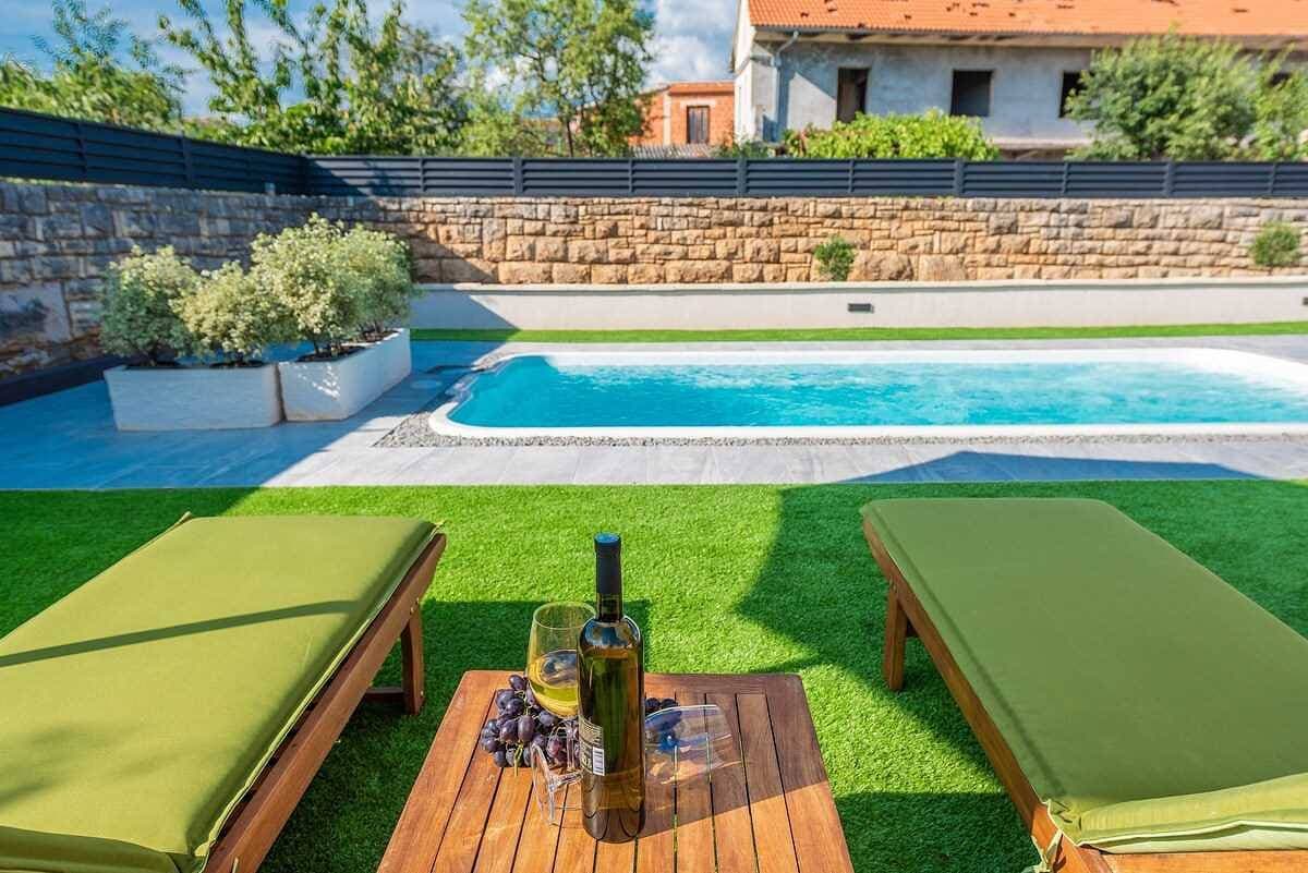 Foto 9 von 41: Villa für 5 Personen mit Pool