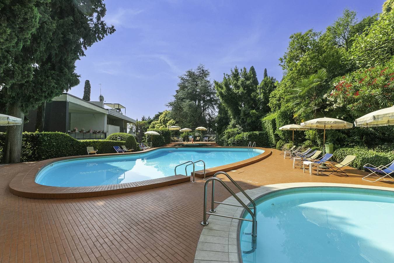 Apt Suite 125 shared pool & sun terrace 1