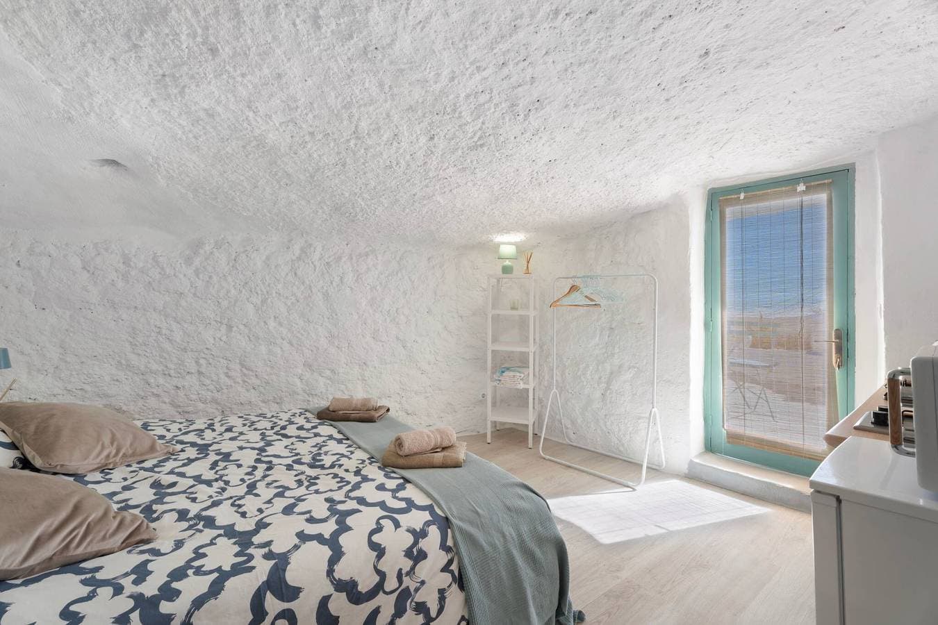 Foto 4 von 27: Ferienstudio „Cueva Sol“ mit Meerblick, Gemeinschaftspool und WLAN