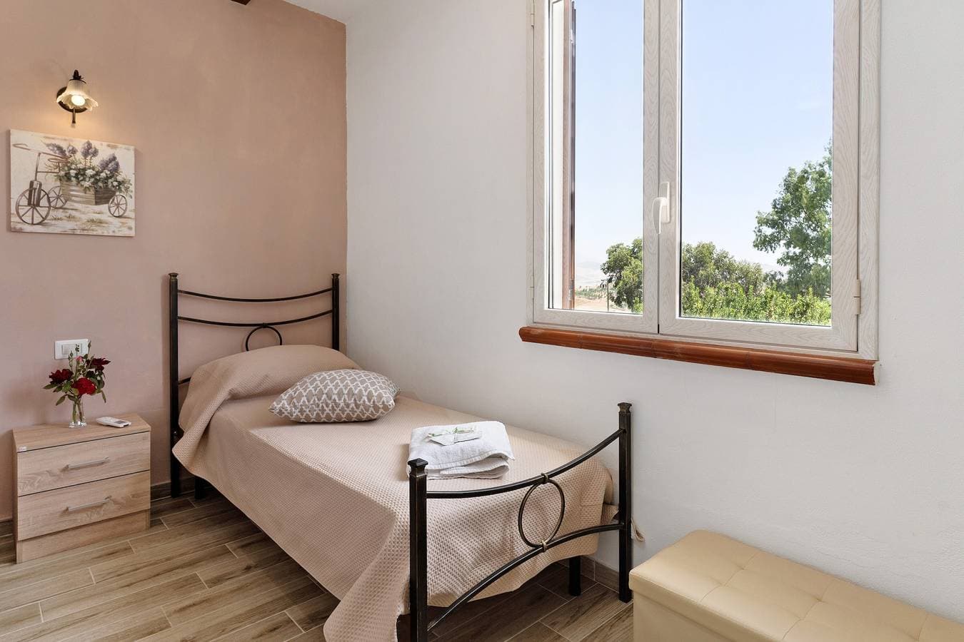 Foto 4 von 32: New Life Villalba Resort – Zimmer „102“ mit Gemeinschaftsterrasse, WLAN & Klimaanlage