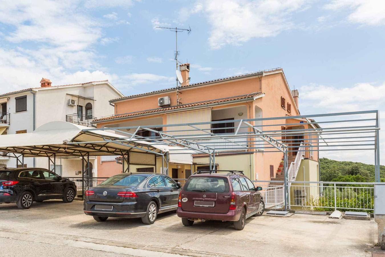 Foto 6 von 24: Ferienwohnung mit Klimaanlage und Balkon