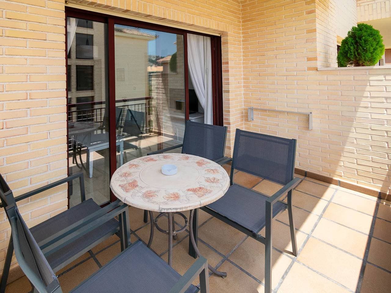 Foto 4 von 34: Moderne Wohnung in Albir mit Blick auf den Pool