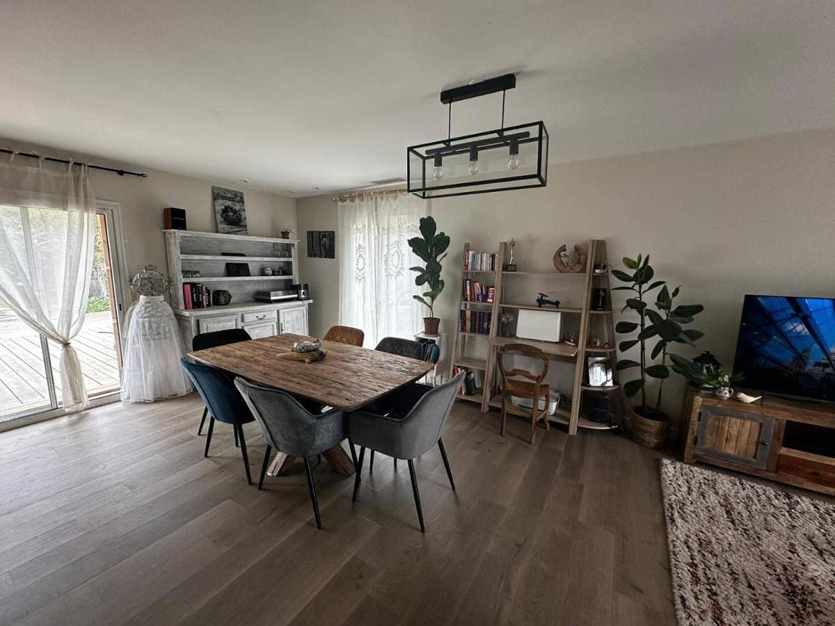 Foto 4 von 21: Three-Bedroom House