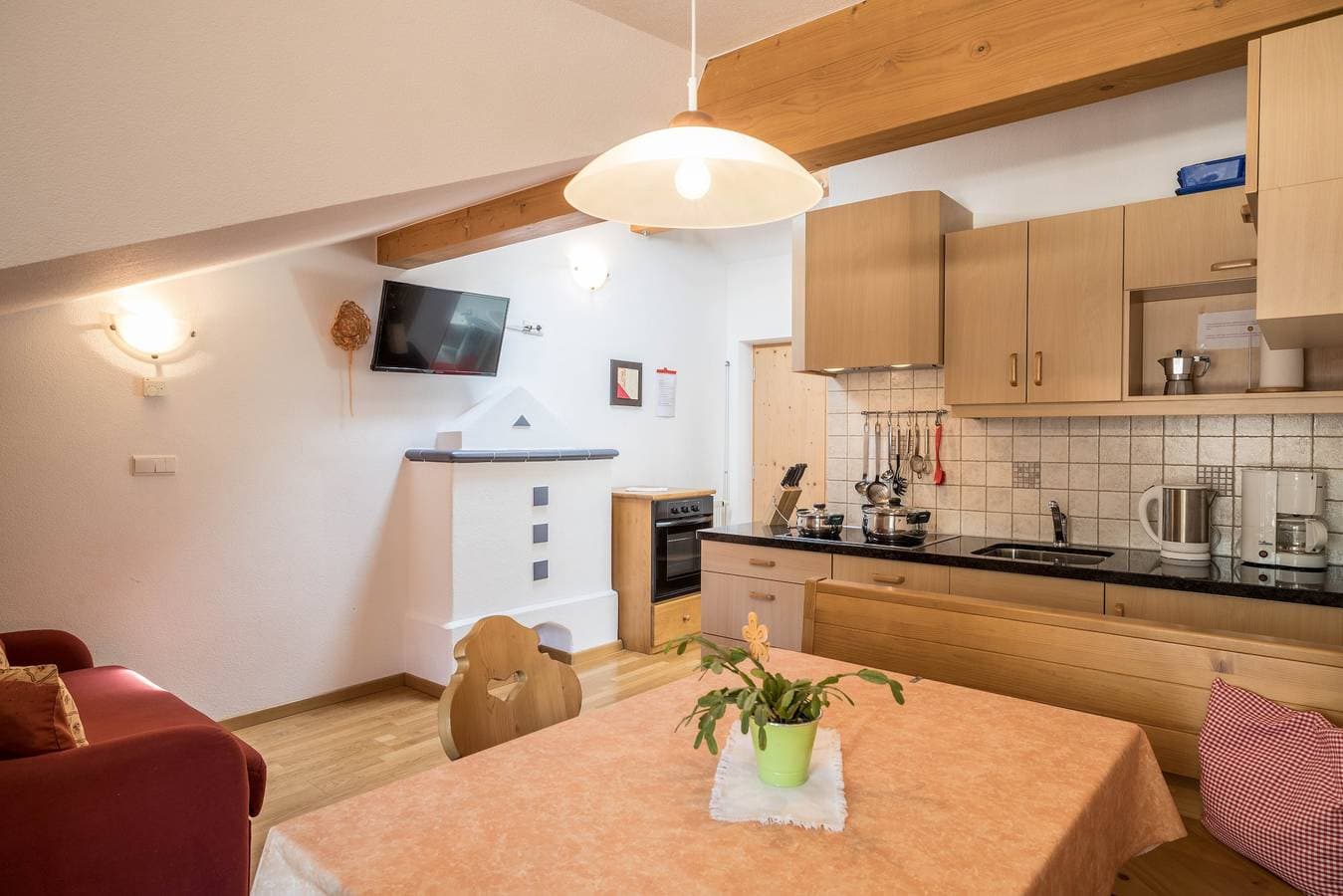 Foto 5 von 19: Gemütliche Ferienwohnung "Kornblume - Mesnerhof" mit Bergblick, WLAN, Balkon & Garten