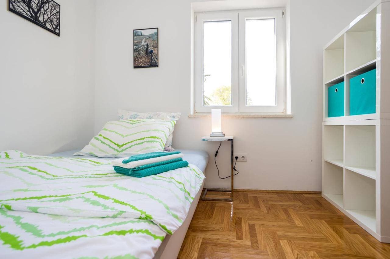 Foto 10 von 20: Two-Bedroom Apartment with Balcony