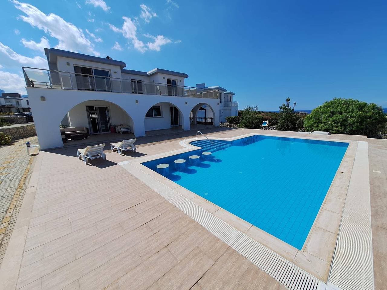 Foto 3 von 32: Private Poolvilla · Familienhaus in Bahceli
