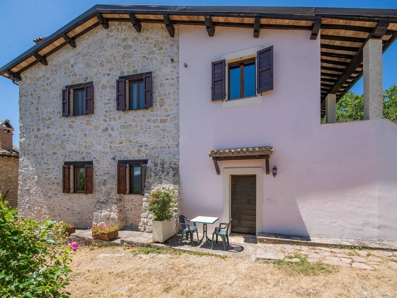 Ferienhaus in Sellano mit Pool & Aussicht 1
