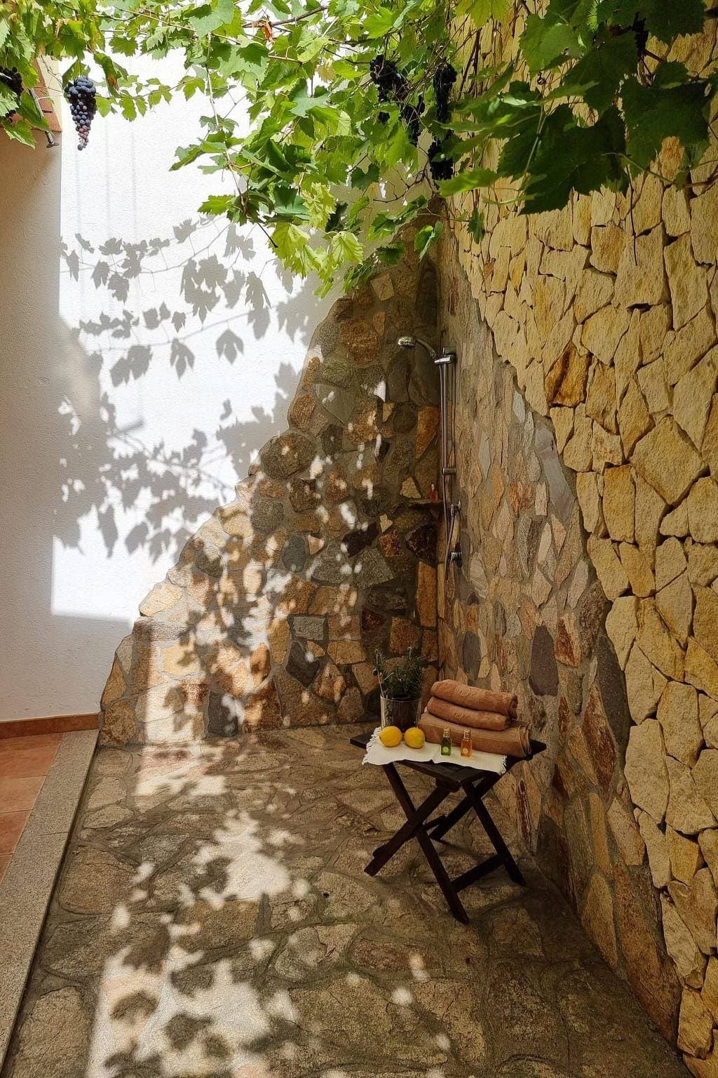 Foto 13 von 55: Mit Kamin, Terrasse und Meerblick