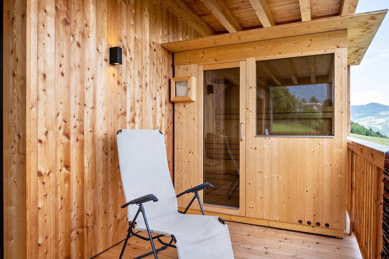 Foto 4 von 39: Ferienwohnung "Schlosshof Hoamat" mit Bergblick, Terrassen und WLAN