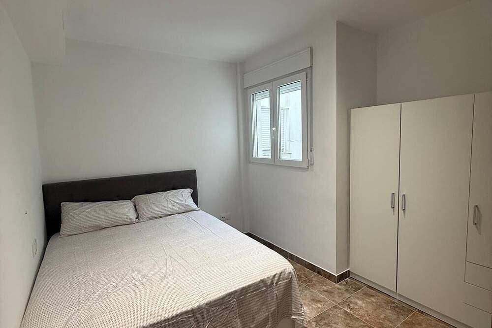 Foto 7 von 30: Brand New Duplex with Underground Private Parking: 15-20 minutes to beaches