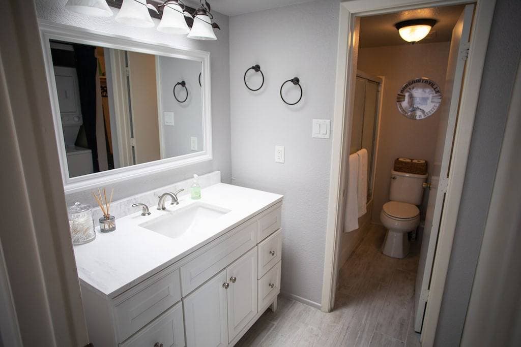 Lake View Condo with Pool/Boat Parking! 1