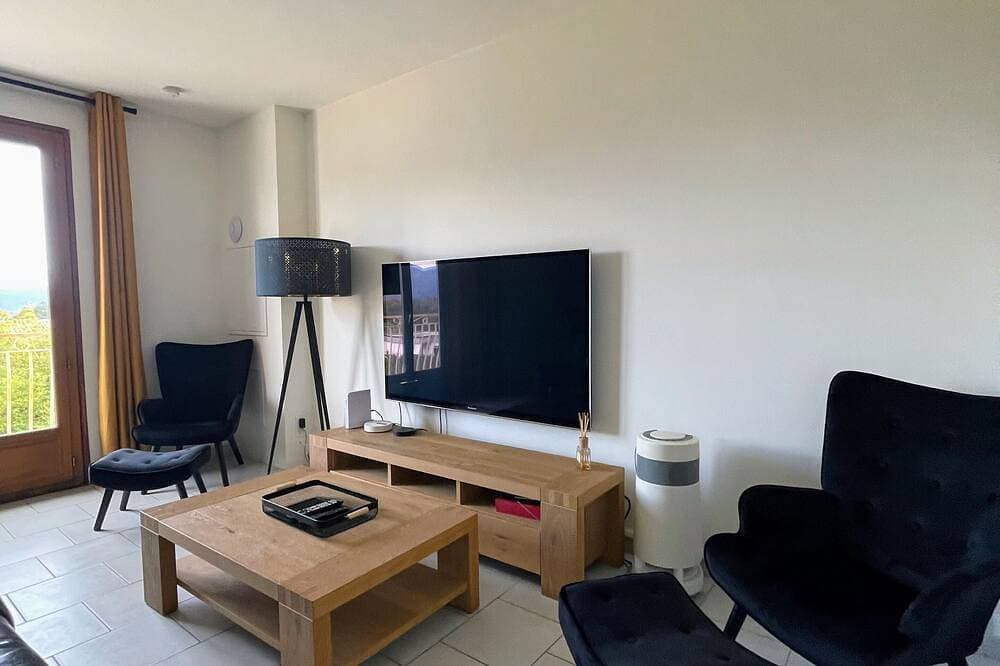 Spacious 2 Bed Apartment Between Sea And Mountains 1