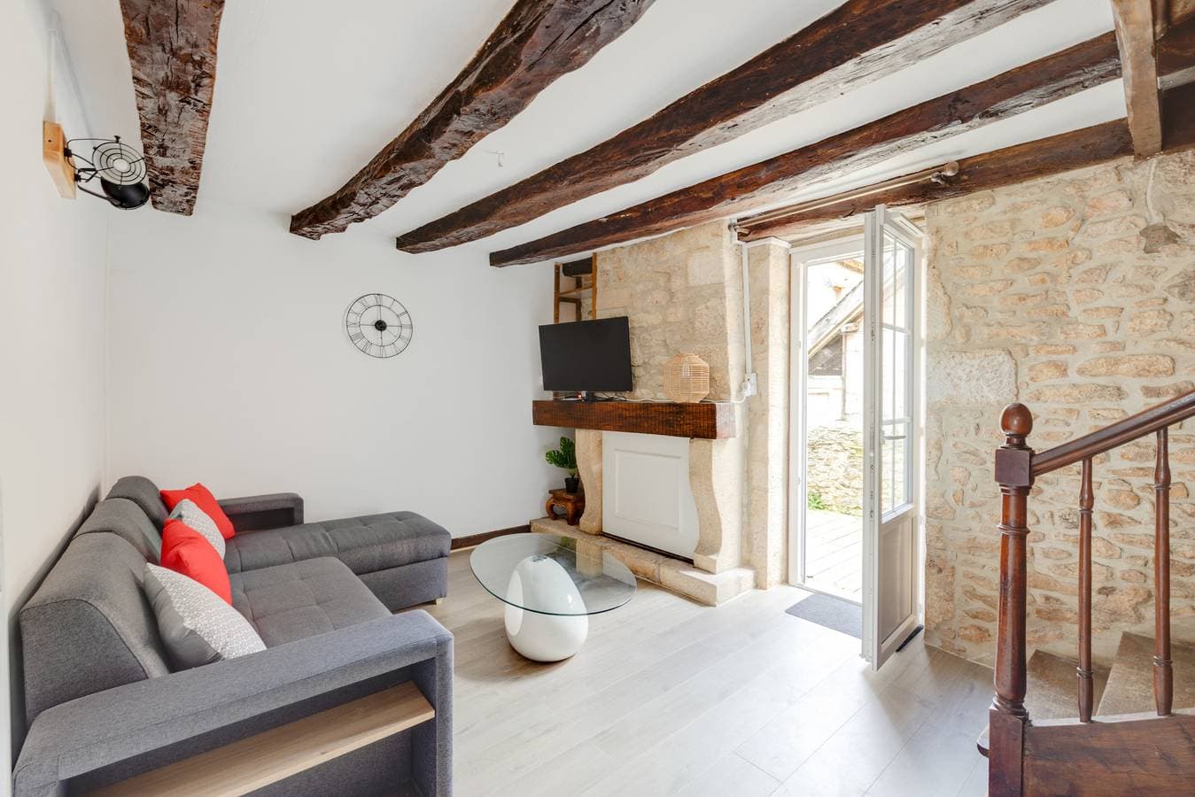 Foto 4 von 24: Modernes Steinhaus mit Terrasse für 6 Personen