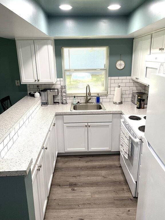 Foto 7 von 14: #3 Charming 2 Bdrm -1 Bath - Boat Parking Incl. - Convenient Location