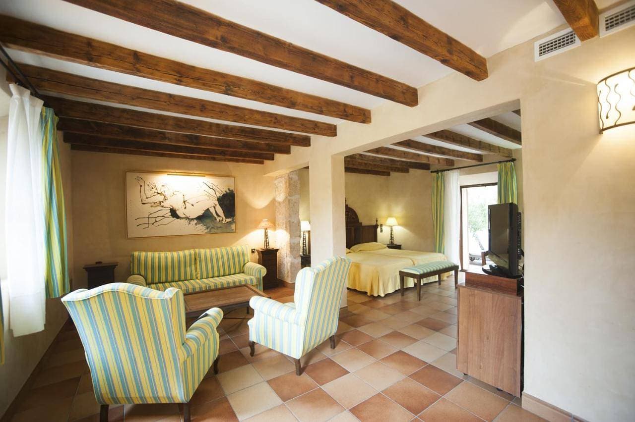Foto 4 von 13: Double Room with Balcony