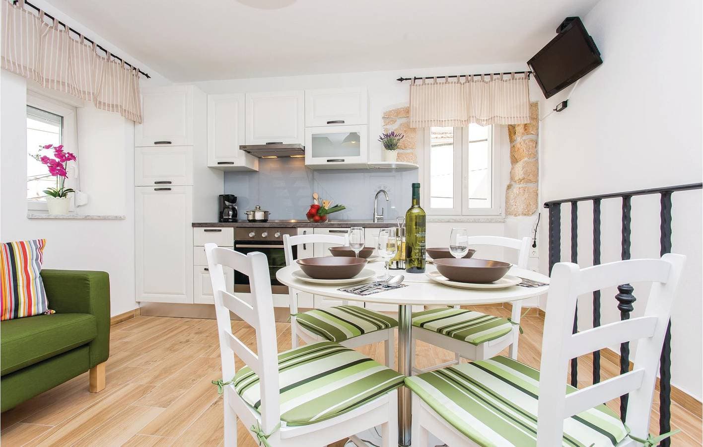 Foto 2 von 33: Ferienwohnung mit Panoramablick in Strandnähe, mit Terrasse und WLAN