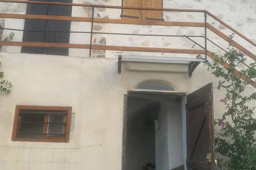 Rent village house 2 rooms possibility 8 beds. Quiet forest/river 1
