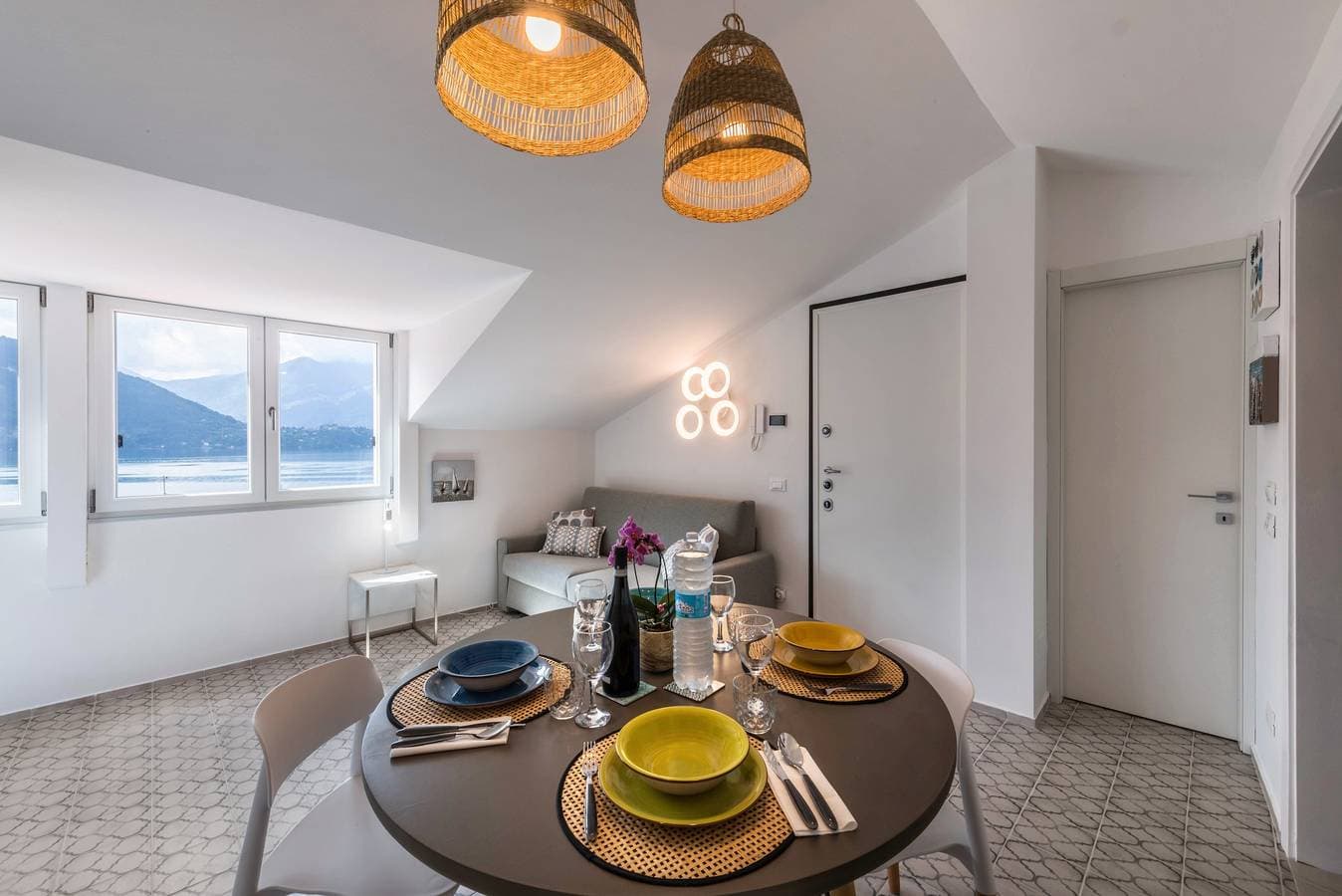 Foto 5 von 26: Ferienwohnung Casa Royale Appartamento Aria mit Seeblick, Bergblick, WLAN, Klimaanlage