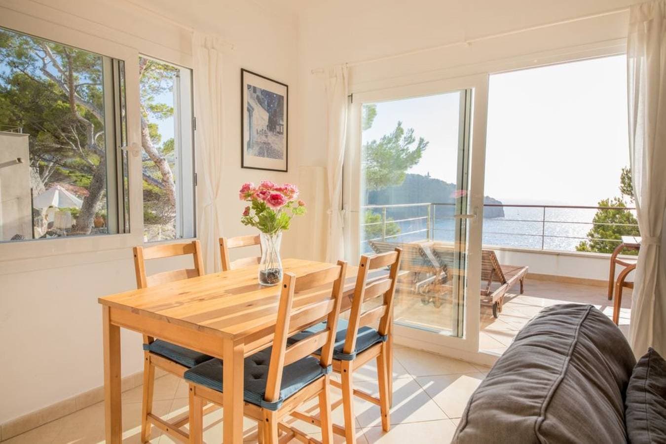 Foto 7 von 18: Ferienwohnung Ponent mit Meerblick, Bergblick, Balkon, Terrasse & Pool